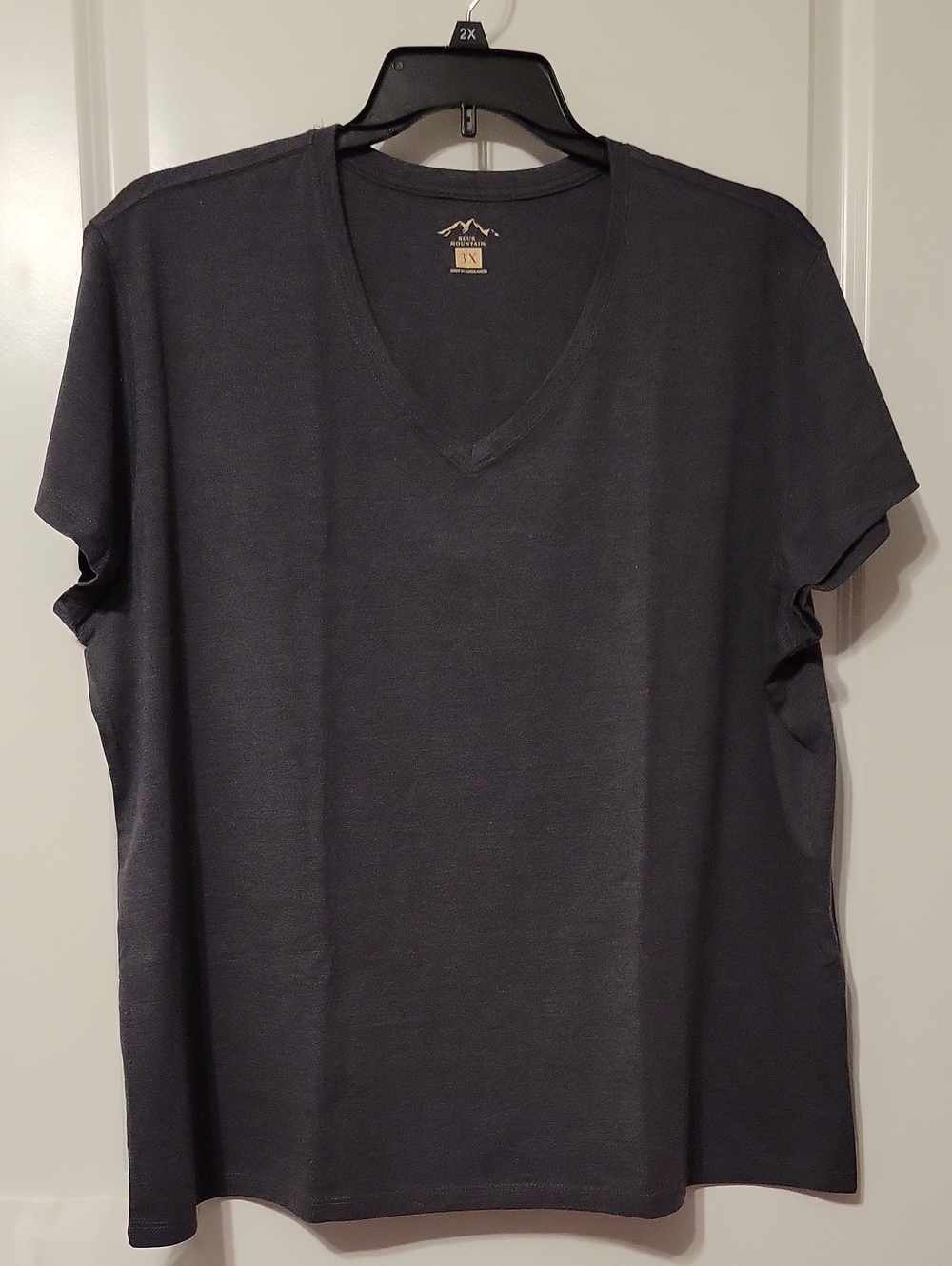 Blue Mountain Women's V-neck, Gray, 3X, Short Sleeve Shirt. Like New.